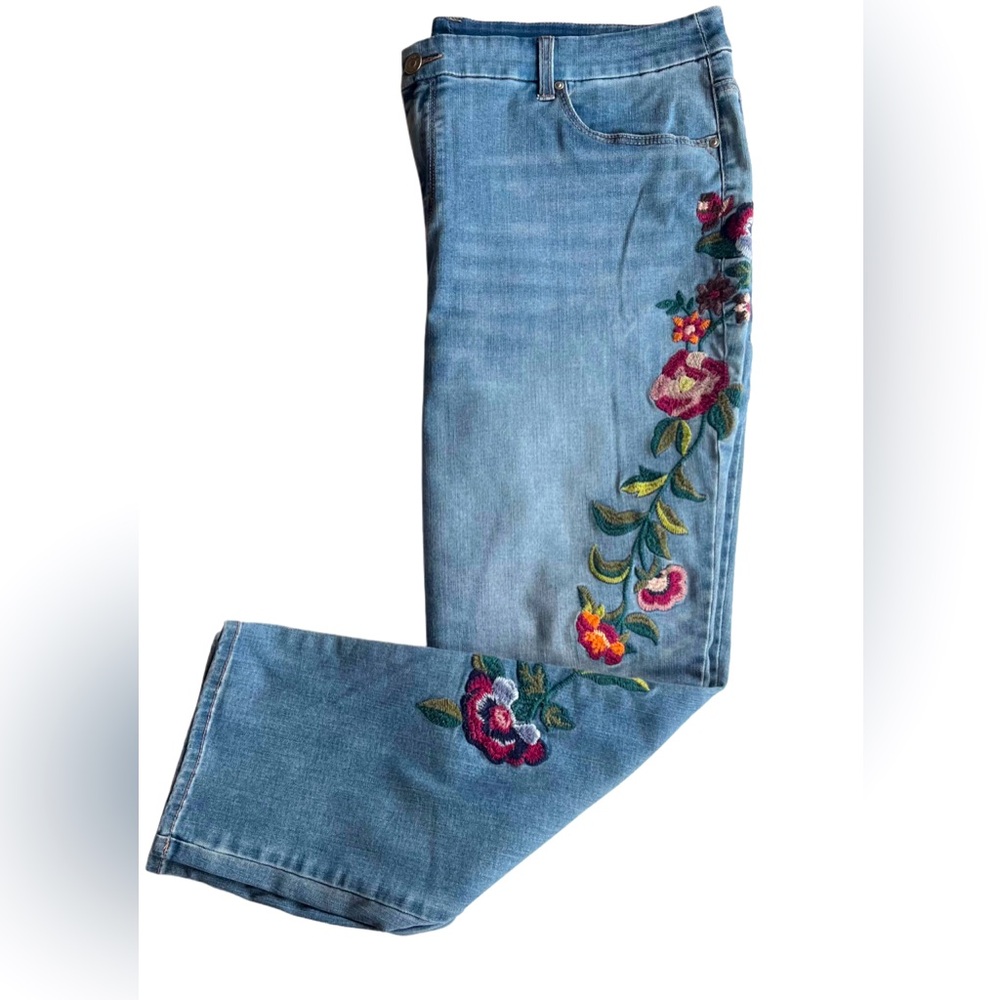 Chico So Slimming Girlfriend Embroidered Floral Blue Jeans size 3.5R/18